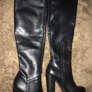 Black boots Jessica Simpson